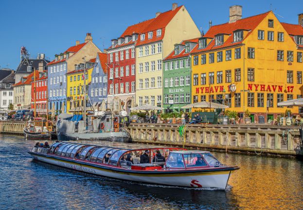 Canal_Tour_Nyhavn_Copenhagen.jpg