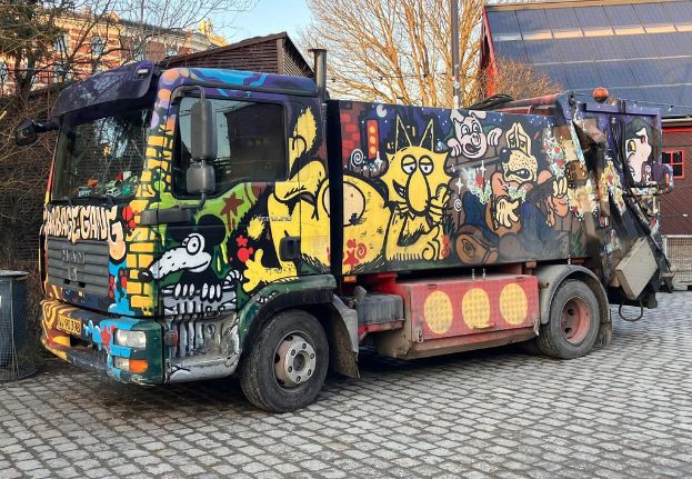 Christiania_Garbage_Truck_Graffiti.jpg
