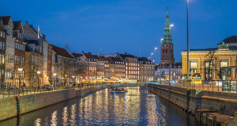 Christmas Canal Tour_Copenhagen after dark.jpg