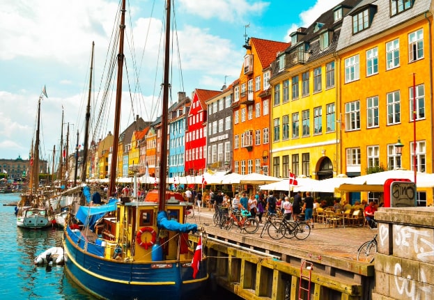 Nyhavn_summer-min.jpeg