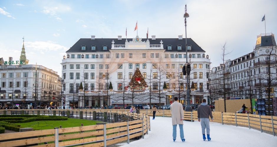 Skating rink at Kongens Nytorv_Copenhagen.jpg