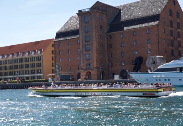 01_Classic_Canal_Tour_Copenhagen_Harbor.jpg