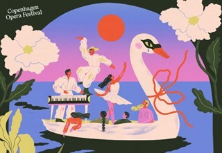 Operasangere og gæster på en svanebåd ved solnedgang. ©Clara Dupre