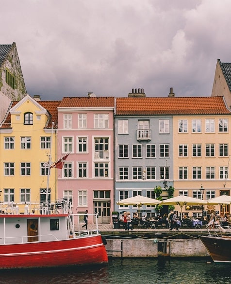 coloured_houses_nyhavn_1.jpg