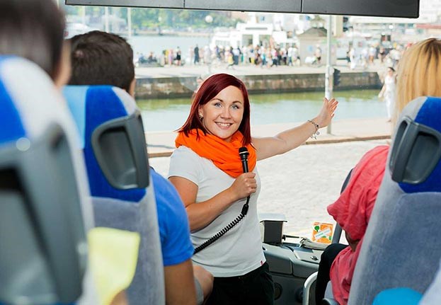 Tour guide telling about the Market Square during a private city tour by bus