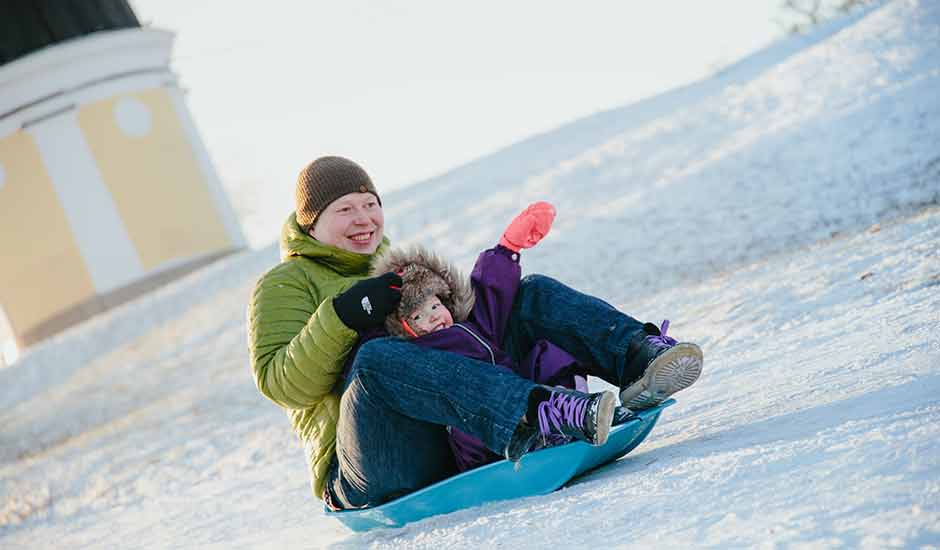 Sledding_in_Kaivopuisto_Park_c_Jussi_Hellsten_Helsinki_Partners.jpg