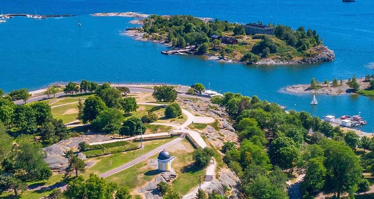 Kaivopuisto park in the heart of Helsinki