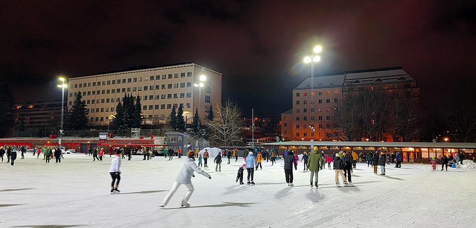 Brahenkenttä_ice_skating_Helsinki.jpg