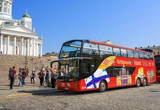 City Sightseeing Hop On-Hop Off -bussi Helsingin Senaatintorilla.