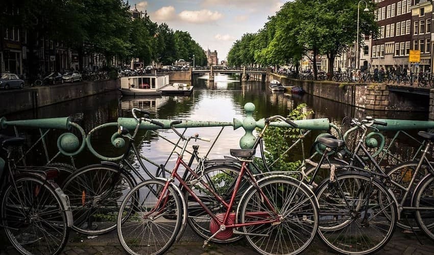 1-Amsterdam grachten wandelen - Jace Afsoon (2).jpg