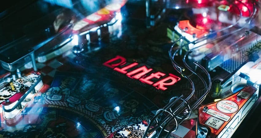 1-Pinball flipperkast - Julian Lozano.jpg