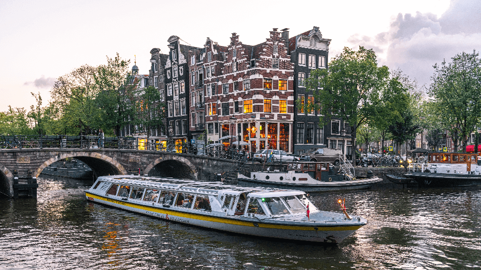 Rain in Amsterdam - Amsterdam Canal Cruise.png