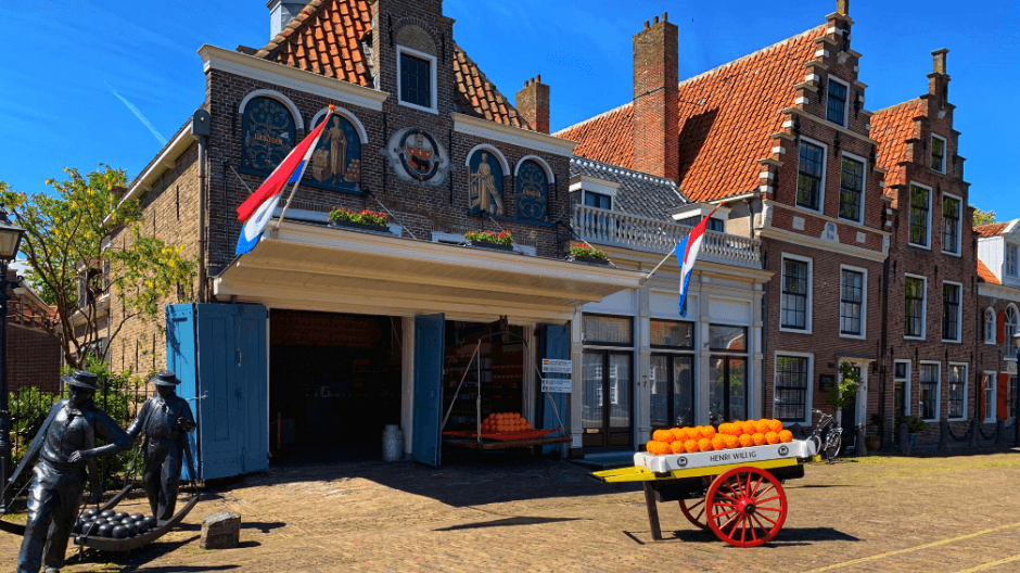 Sightseeing outside Amsterdam - Cheese market.png