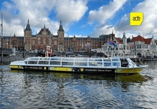 ADE Spritz & Beatz boot voor Amsterdam Centraal Station