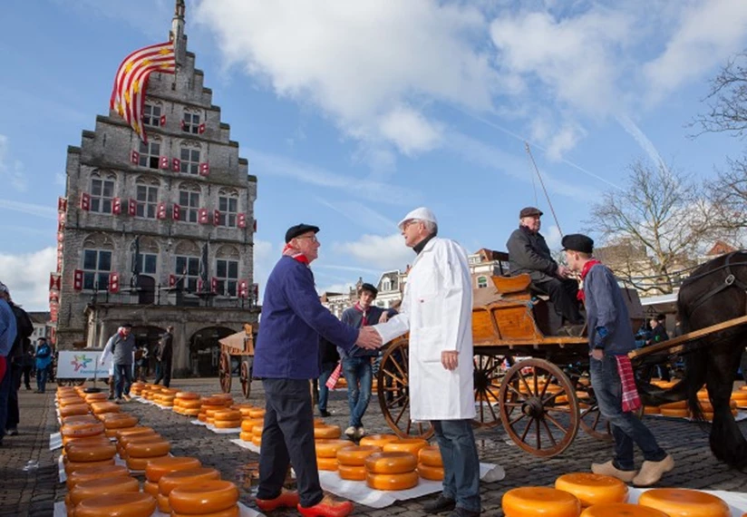 Ausflug Aus Amsterdam Zu Einem Hollandischen Kasemarkt