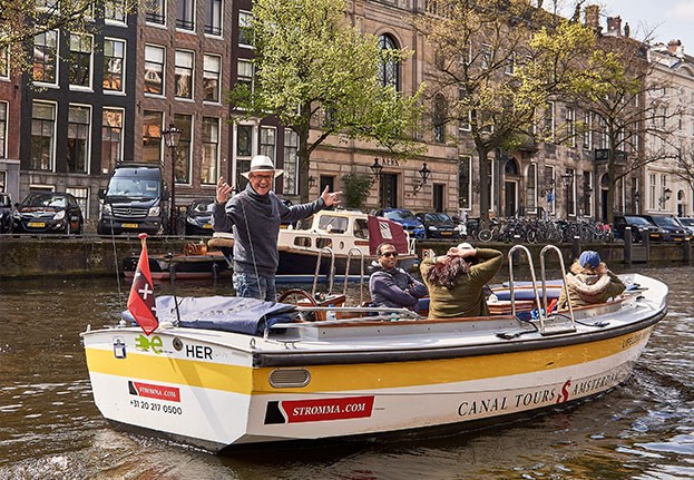 The skipper is giving a tour to the guests of the cruise during autumn