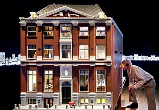 Museum Het Grachtenhuis gives you access to the Amsterdam canals.