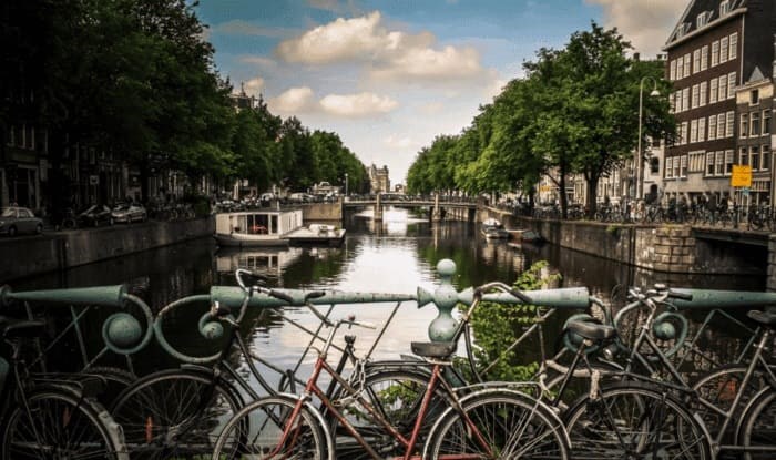 Grachten van Amsterdam in de zomer