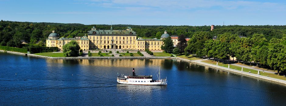 Drottningholm palace and garden.jpg