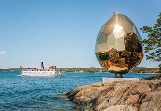 Artwork at Artipelag with M/S Gustafsberg VII in the background – archipelago art during a full-day tour.