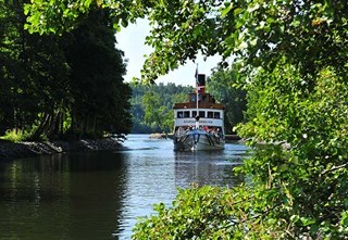 M/S Gustafsberg VII in a lush Baggensstäket