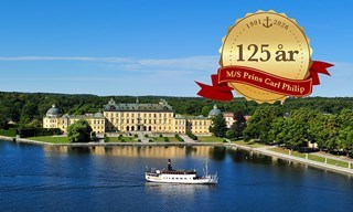 Das Jahrhundertwende-Schiff verkehrt auf der Strecke Stockholm–Drottningholm und bietet eine historische Bootsfahrt durch die schönen Gewässer des Mälarsees.          Fråga ChatGPT