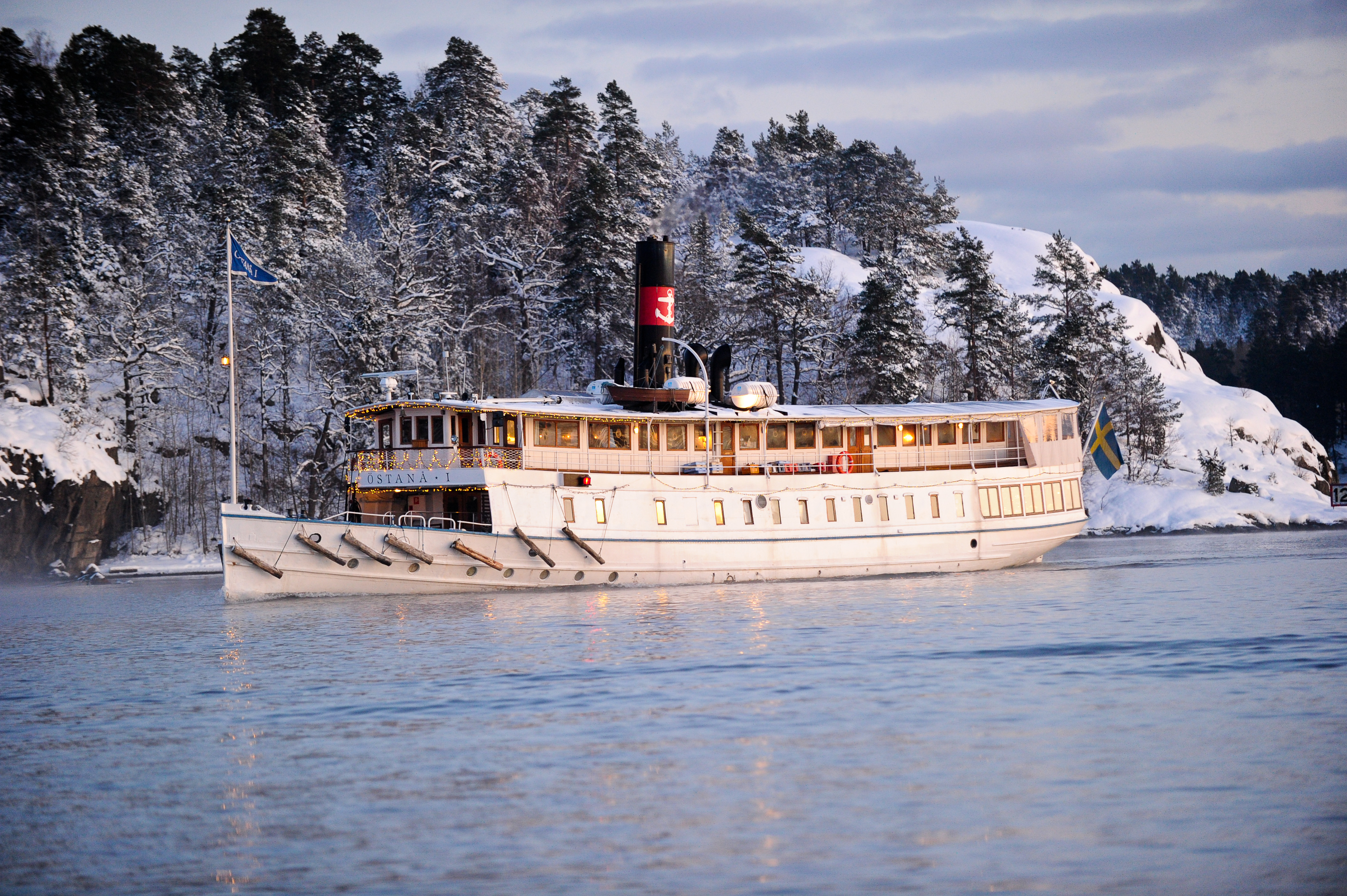 Archipelago tour with guide boat sightseeing Stockholm