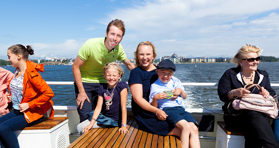 family_boat_940x500.jpg