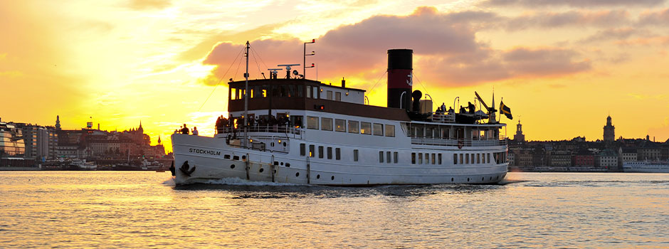 S/S Stockholm sails into the sunset